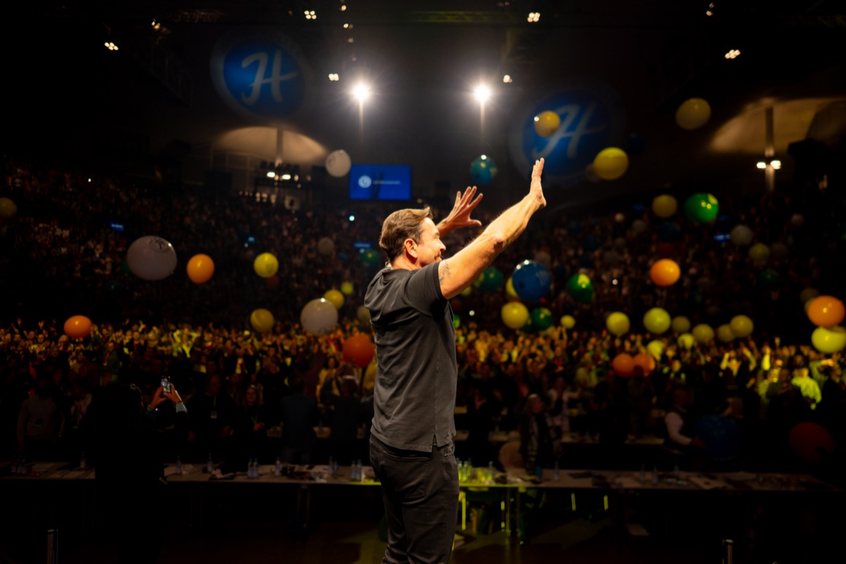 Ballons über dem Publikum